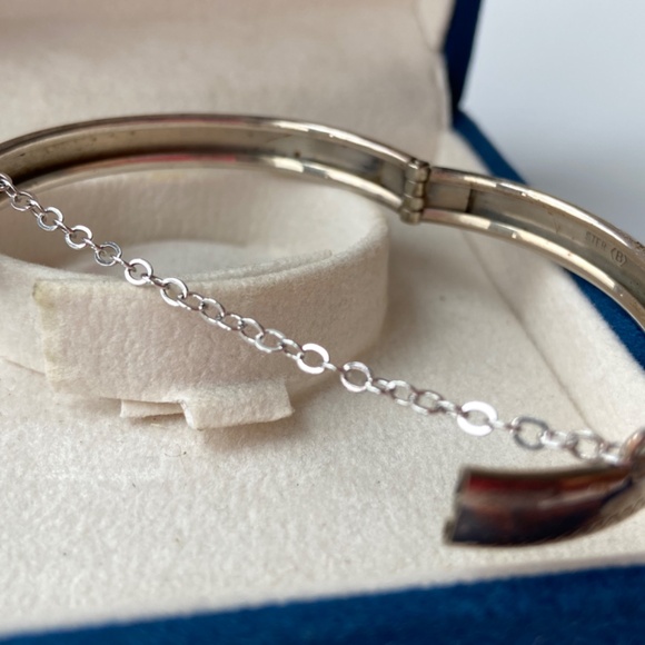 Vintage BIRKS Sterling 925 Silver Floral Etched BABY Bangle Bracelet W/ Chain - Picture 5 of 6